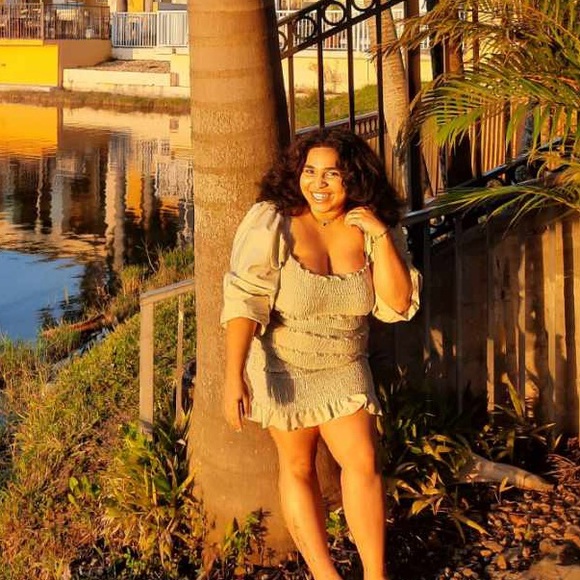 Meet your Posher, Amanda - Picture 2 of 2